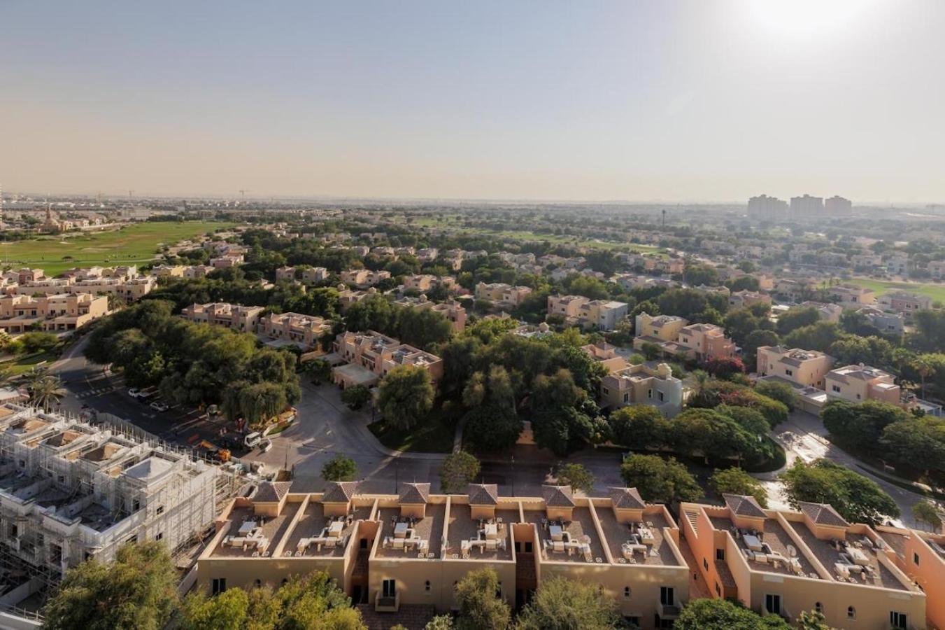 Huge Sky With Panoramic Golf Views Dubai