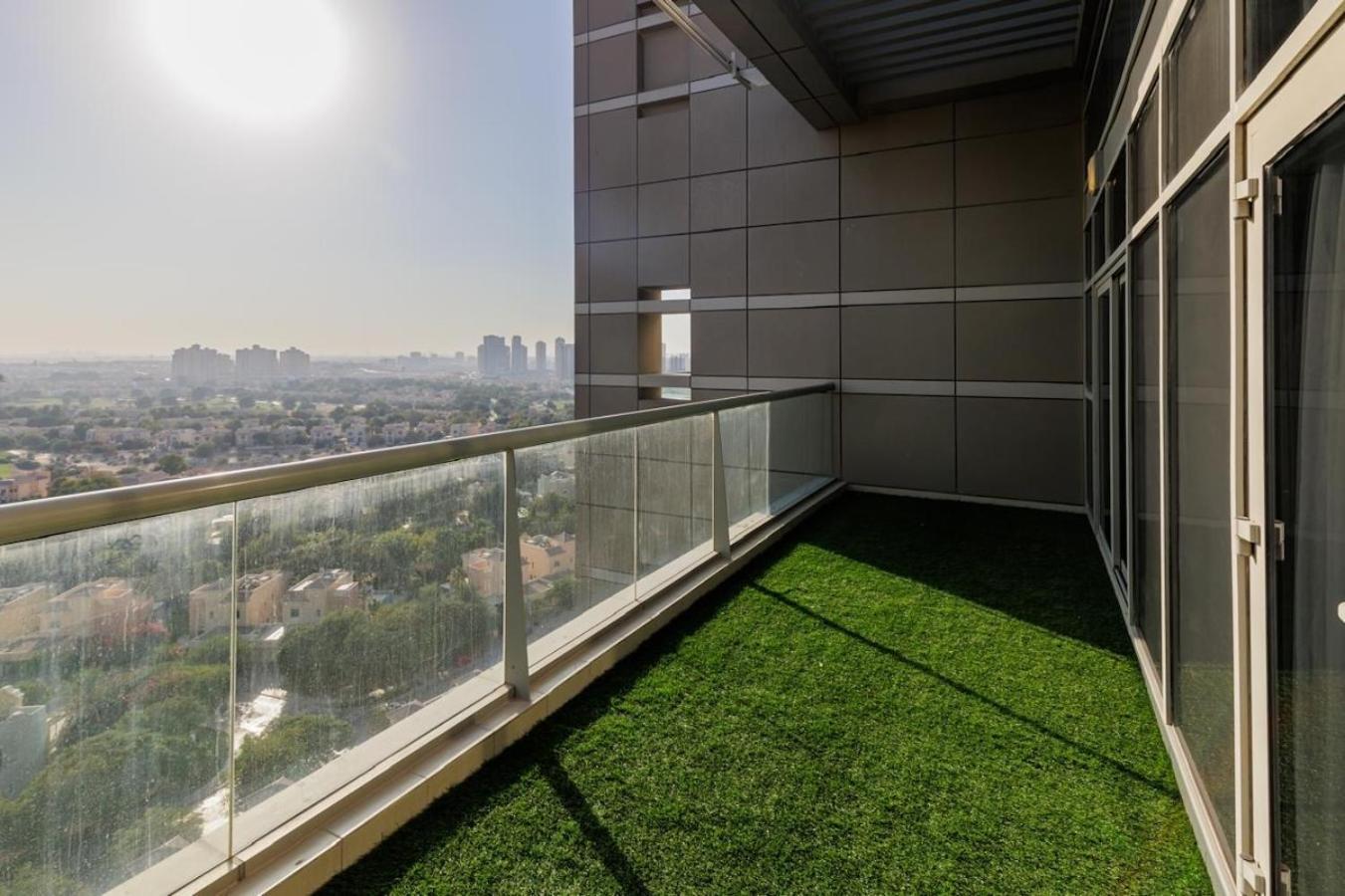 Huge Sky With Panoramic Golf Views Apartment