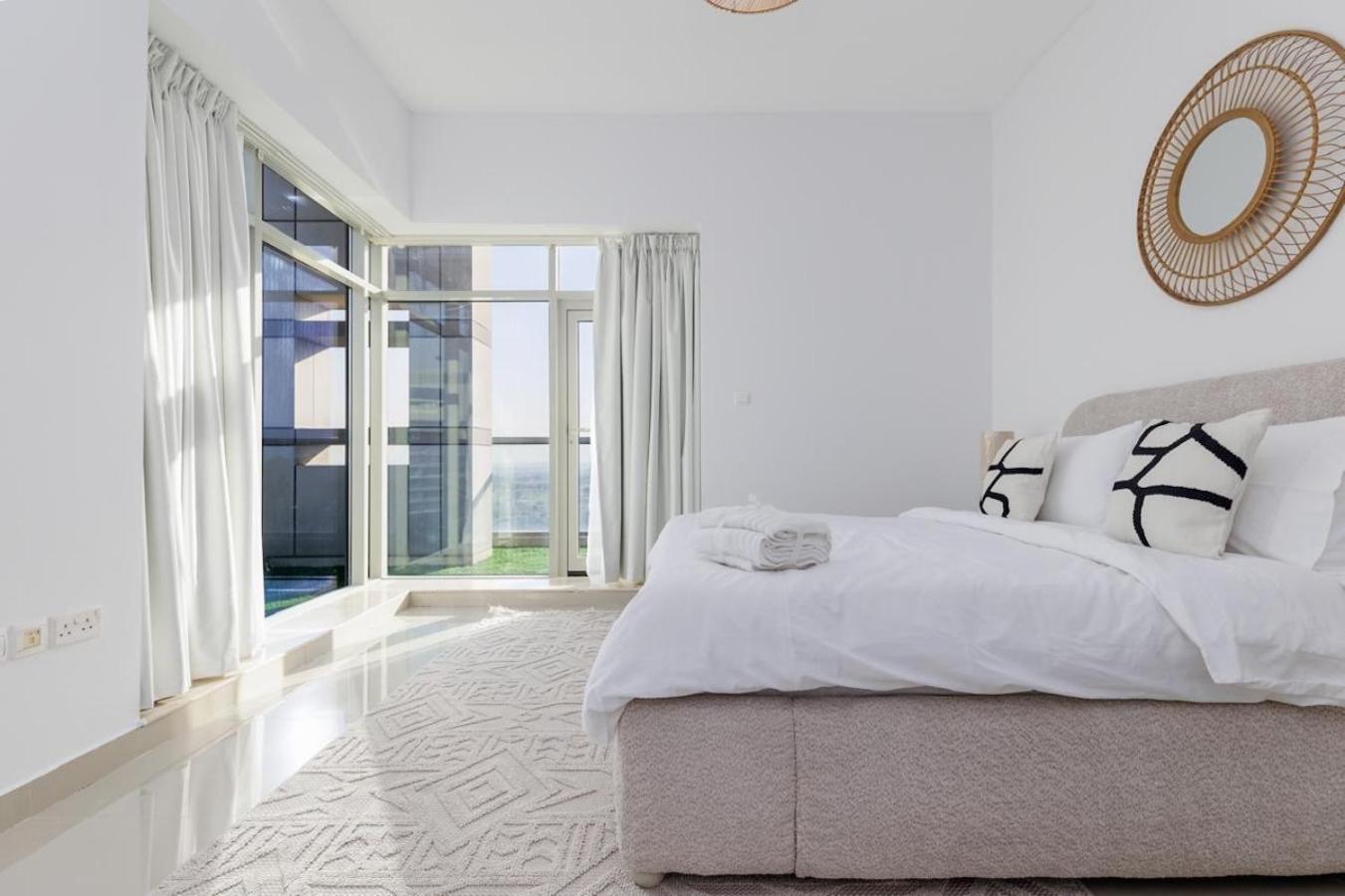 Huge Sky With Panoramic Golf Views *
